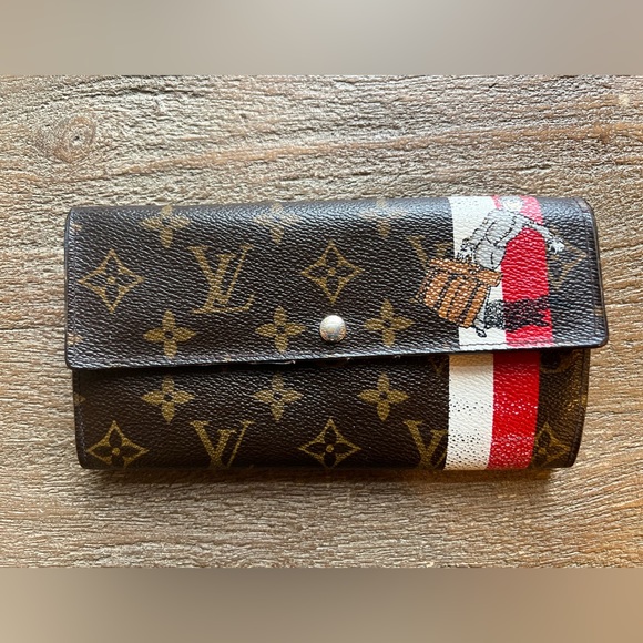 Authentic Louis Vuitton Monogram Wallet Limited Edition with Bellboy Porter - Picture 1 of 12